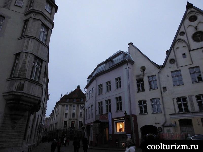 tallin-oldtown-walk