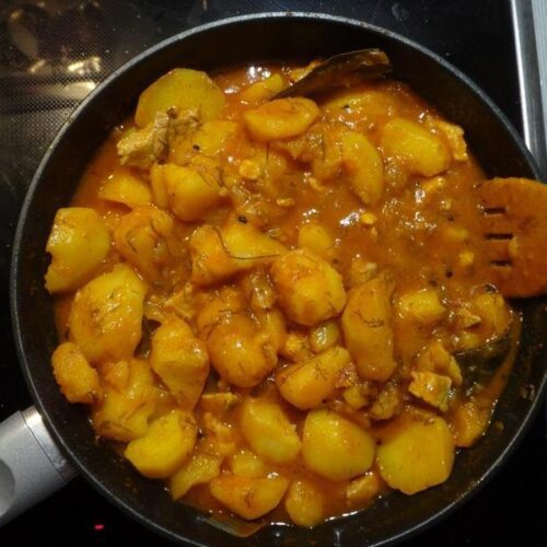 тушеная картошка с мясом и томатной пастой