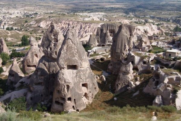 Каппадокия.Виды на скалы около Учхисара