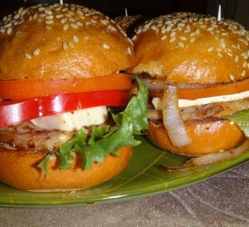 мини-гамбургеры с беконом
