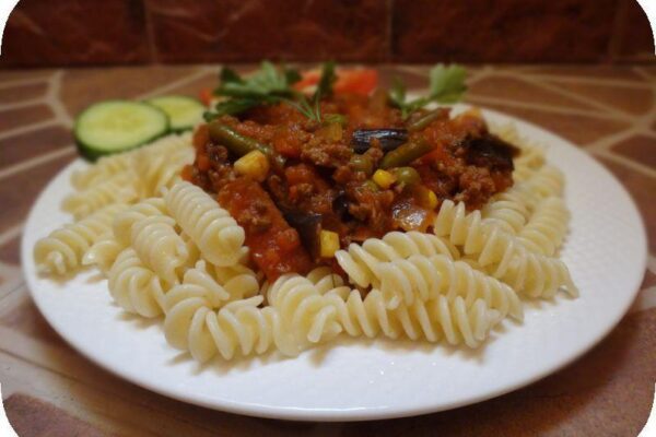 гуляш канадский с макаронами