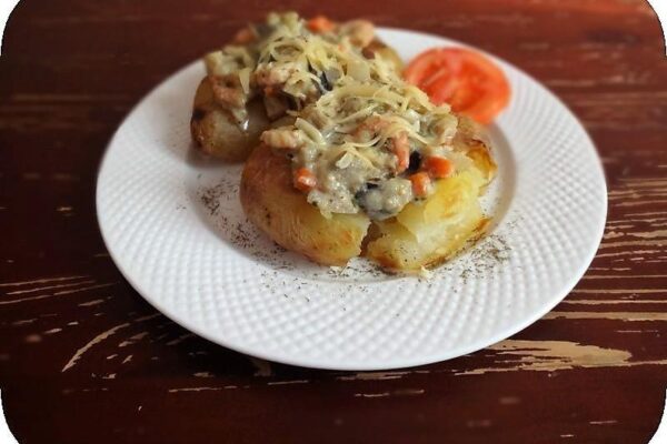 картошка с соусом из овощей креветок
