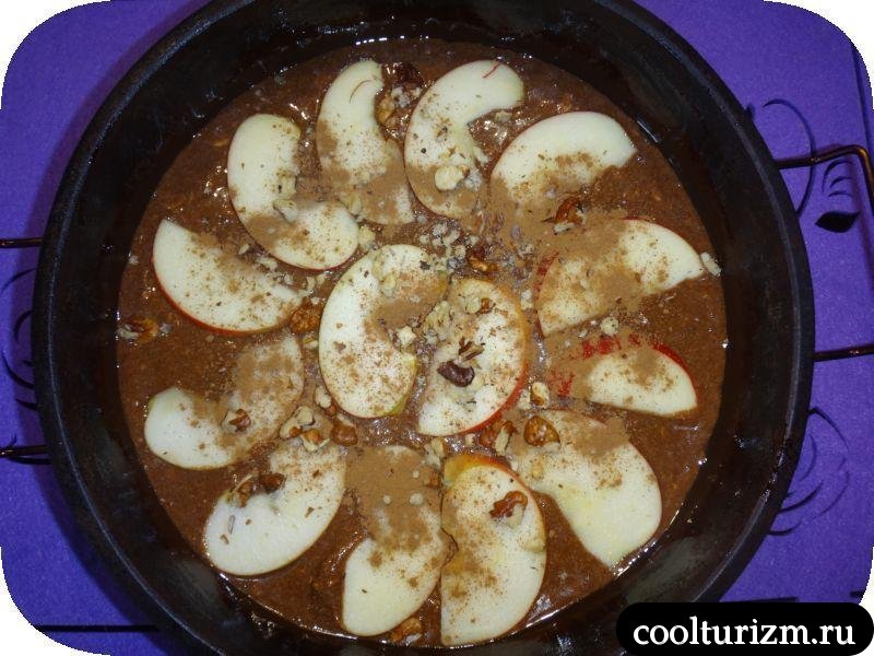 шоколадный пирог с яблоками
