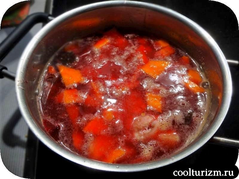 кура с гречкой в кастрюле