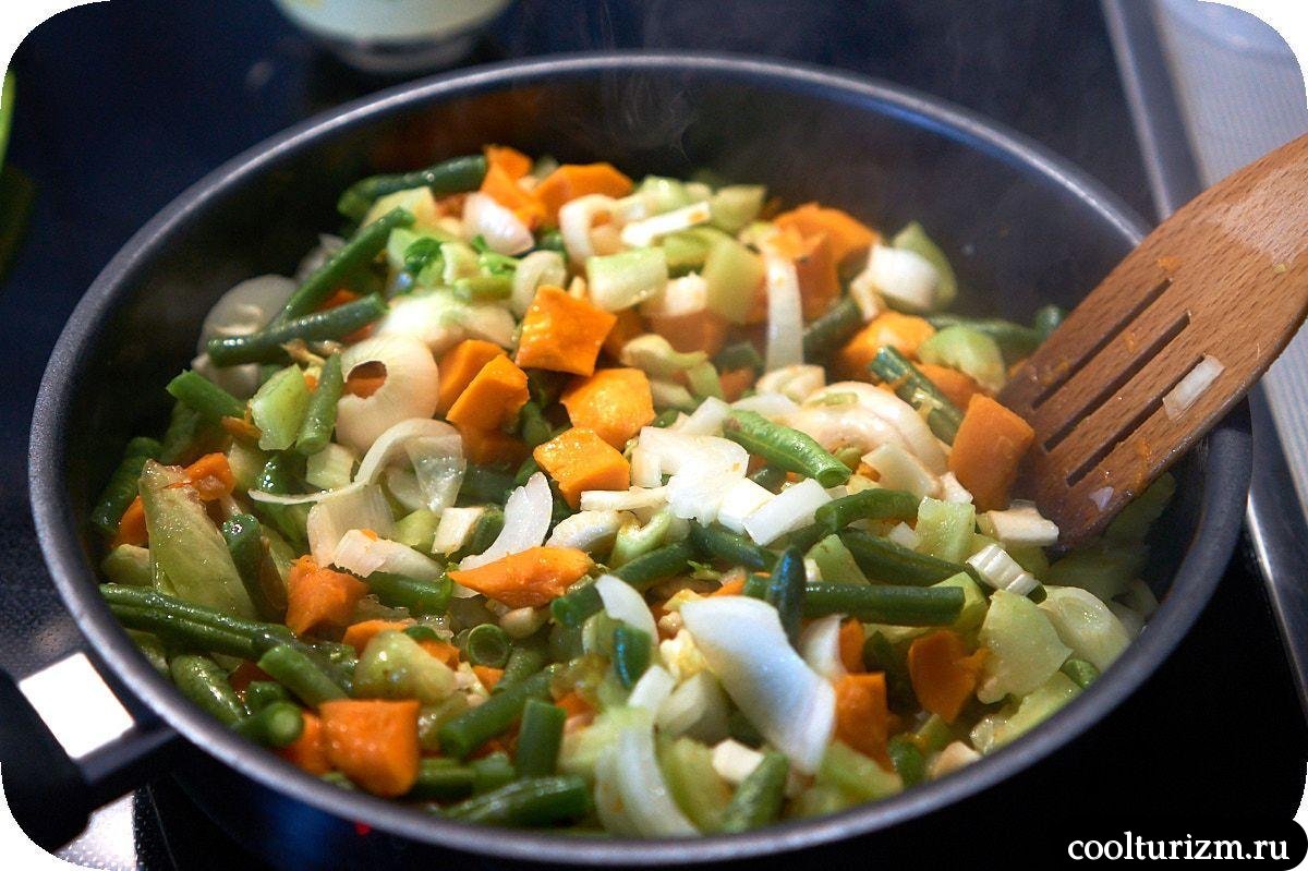 лаваш с овощами и сардельками