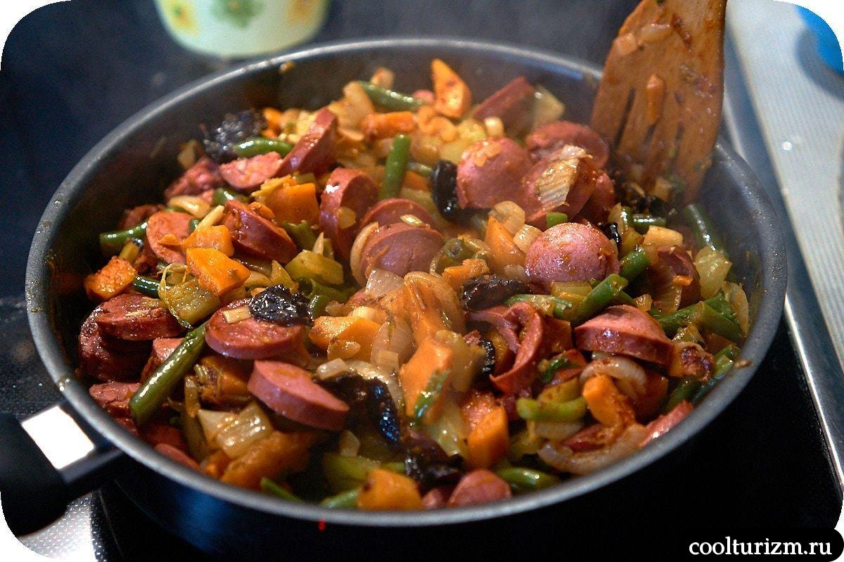 лаваш с овощами и сардельками