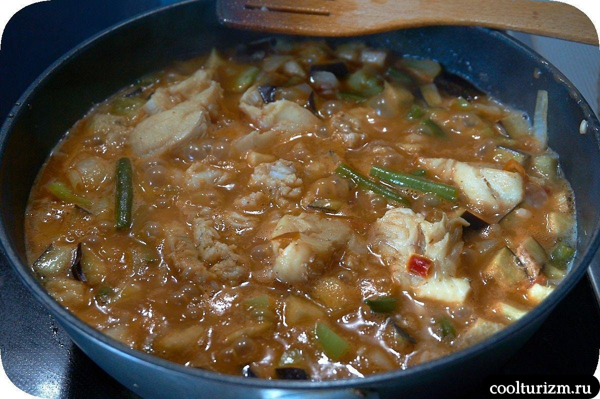 рис со щечками трески и овощами