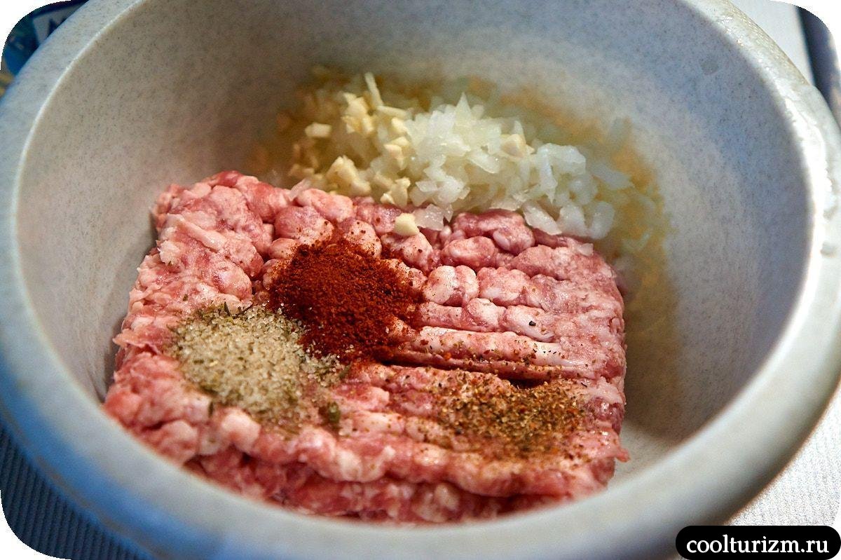 салат с фрикадельками и яйцами