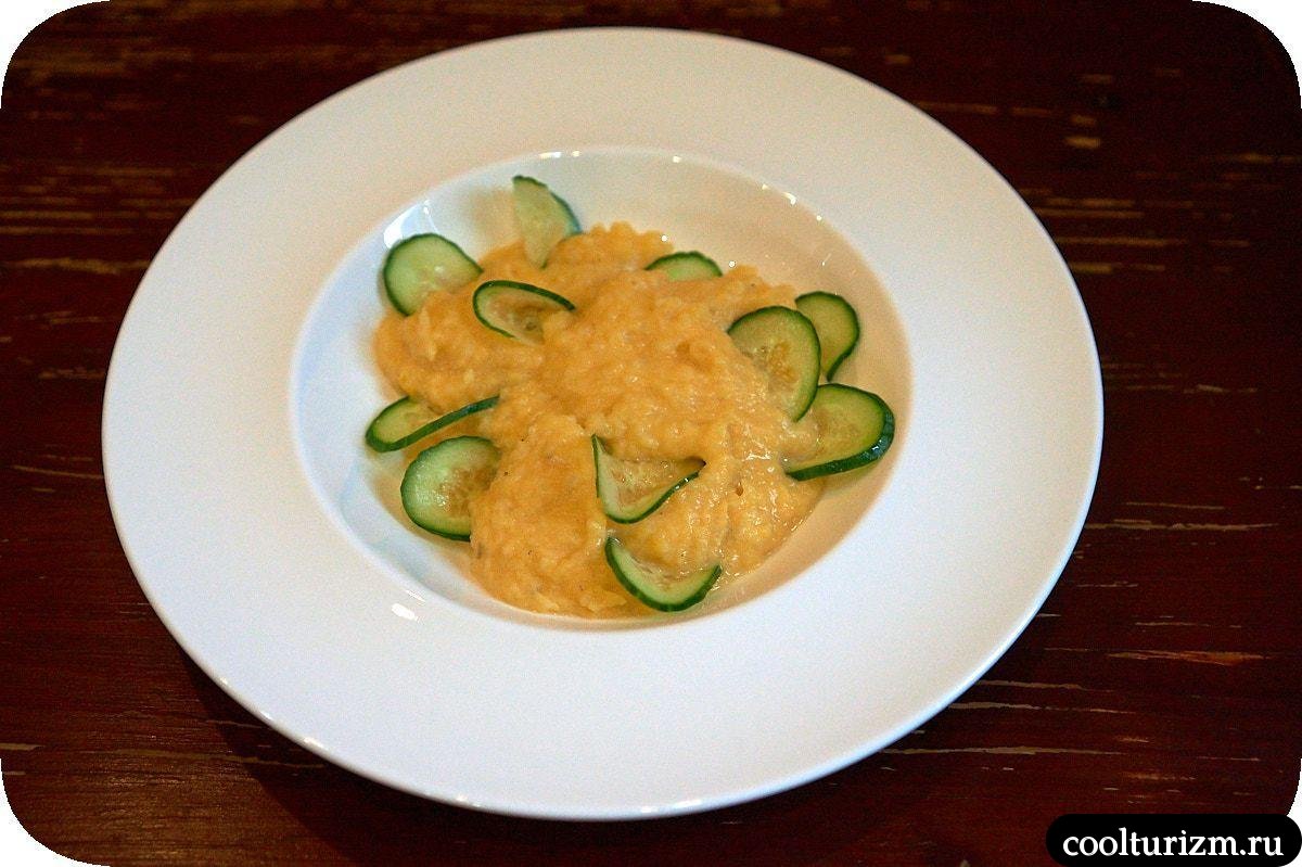 треска с тыквой и хрустящими огурцами