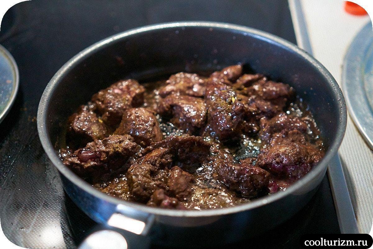 простой и вкусный салат с куриной печенью в домашних условиях