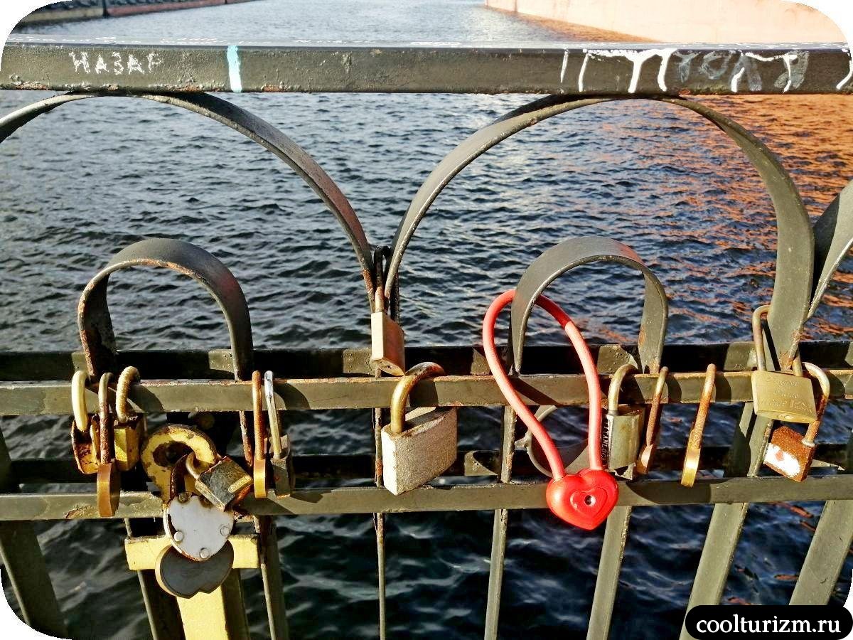 Морвокзал Мурманск забор с замками