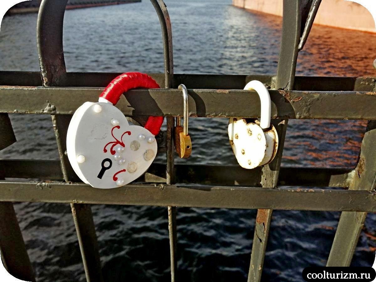 Морвокзал Мурманск ржавые замки
