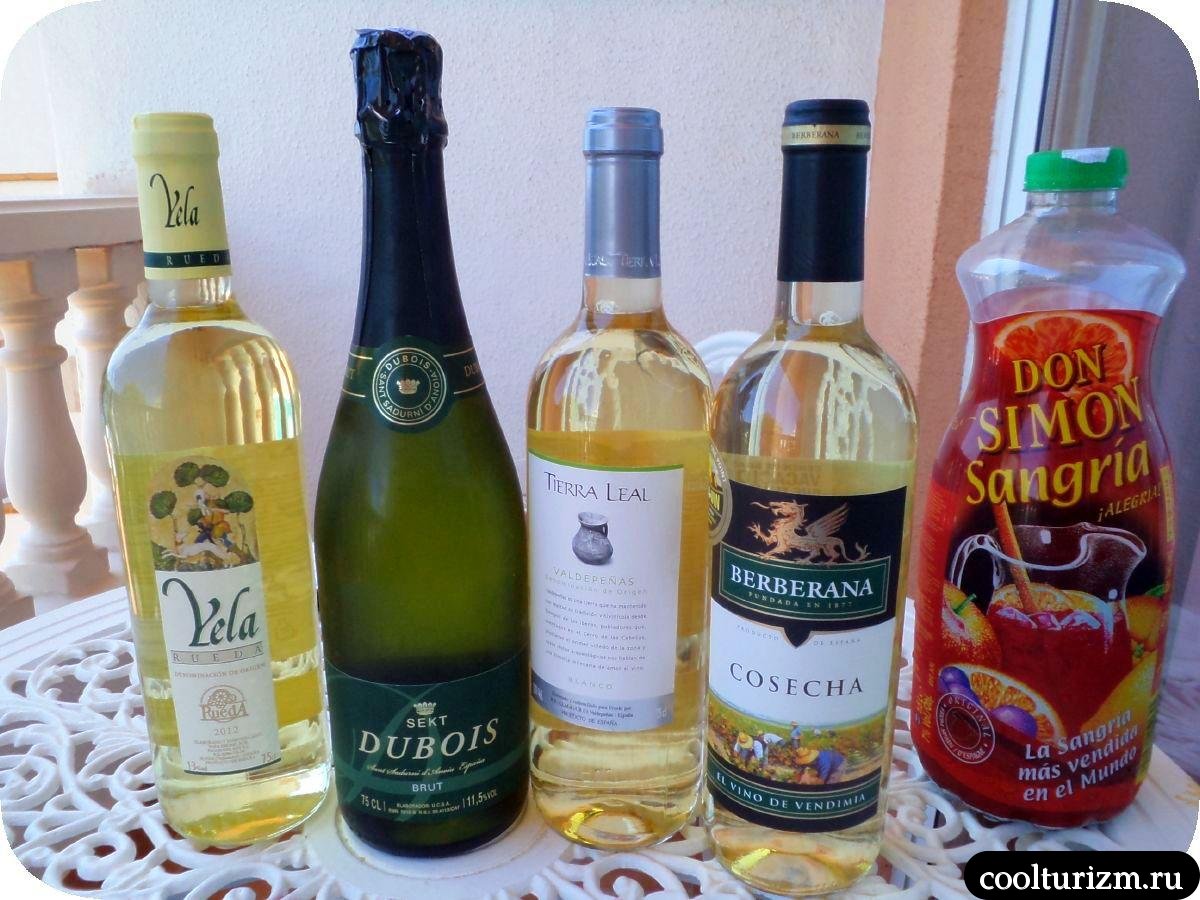 Еда в Ильетас Майорка вино