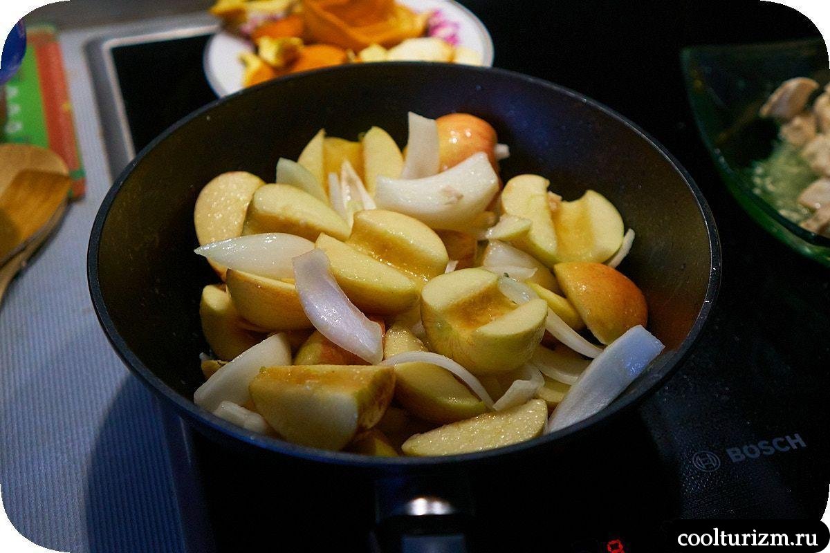 Куриная грудка с яблоками на сковороде жарка яблок