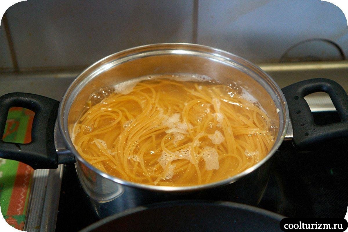 Цельнозерновые спагетти со щечками