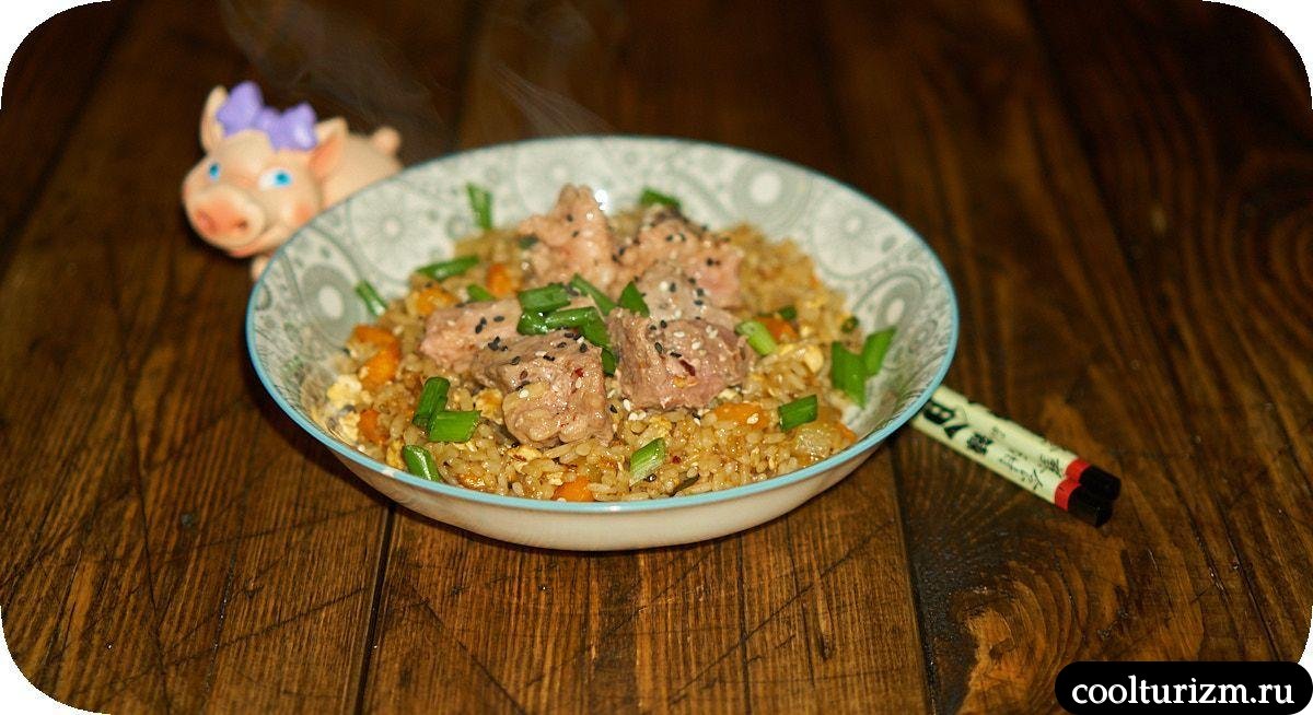 Нежное мясо с жареным рисом