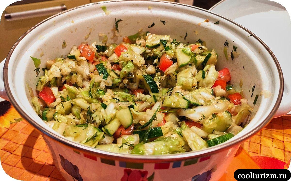 салат из молодой капусты
