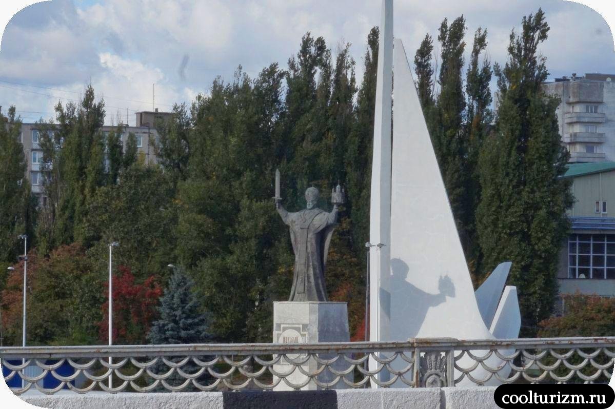 Памятник Николаю Чудотворцу в Калининграде набережная