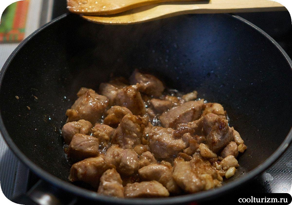 Баклажаны с мясом и тыквой вок