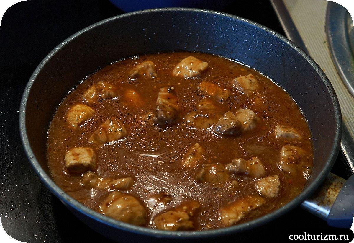 Рецепт тушеной капусты с мясом в томатном соусе