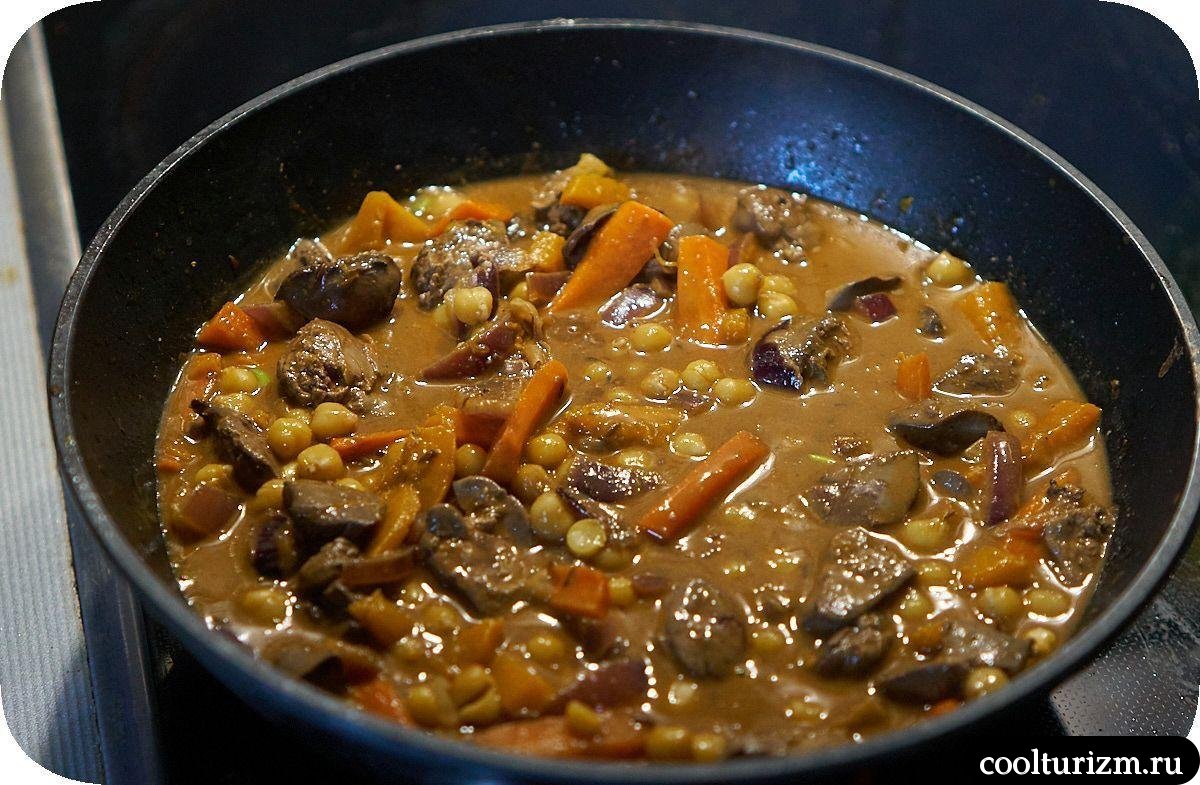Нут с куриной печенью и овощами в азиатском стиле