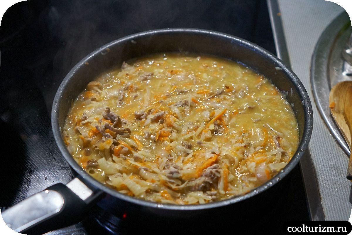 Ленивая мусака с баклажанами и фаршем на сковороде