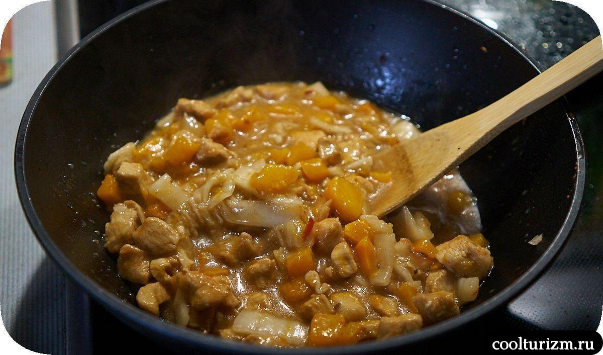 Индейка с бэби картофелем и чесночным маслом и кимчи