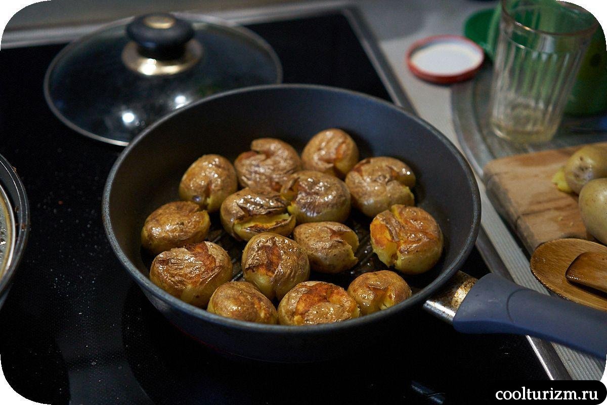 жареный бэби картофель в шкурке