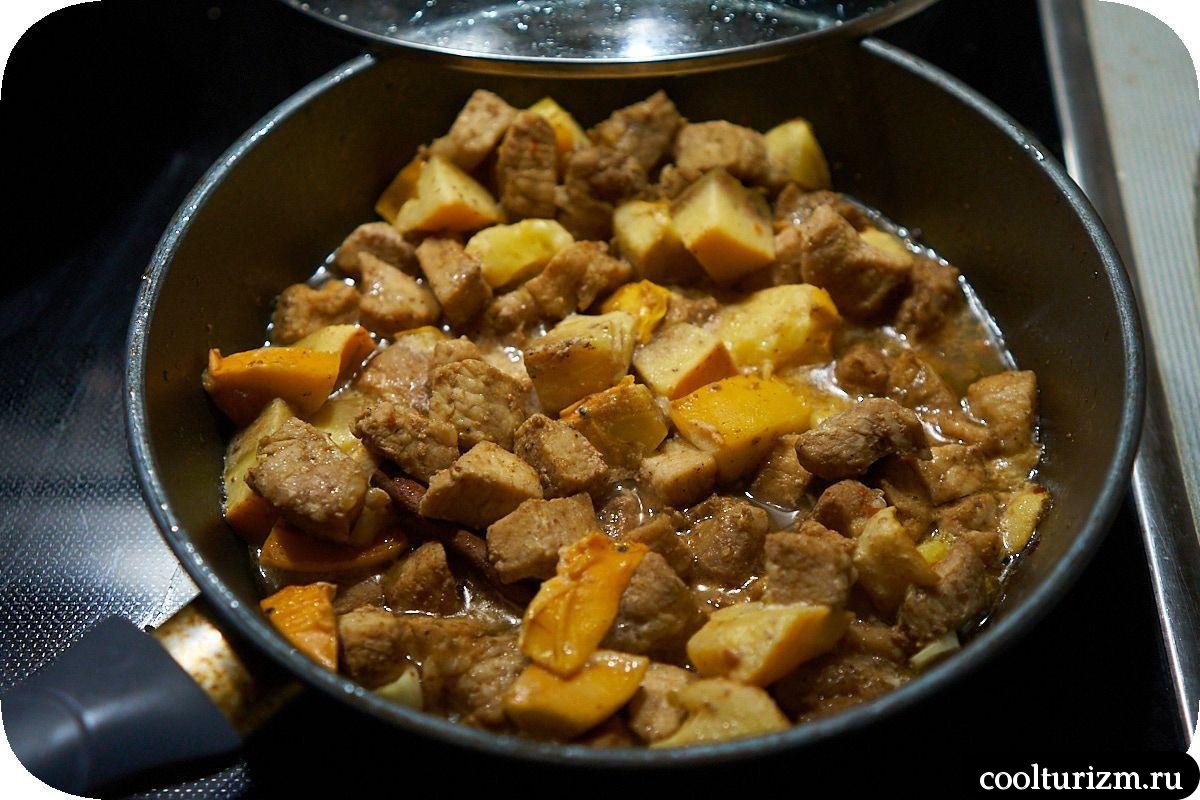 хурма с мясом и корицей