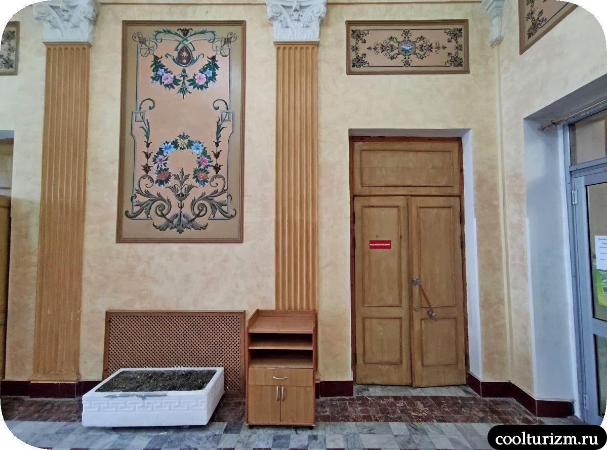 Бар и холл в 