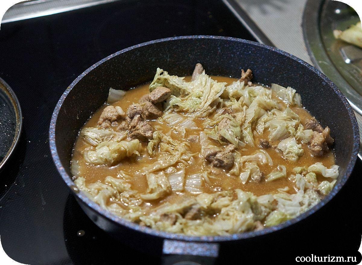 Тушеная пекинская капуста с мясом и яблоками простой рецепт