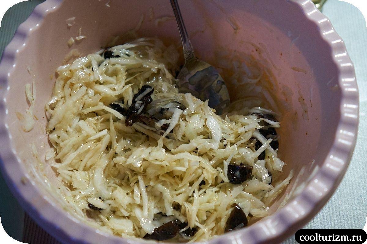 Салат с капустой и черносливом как готовить