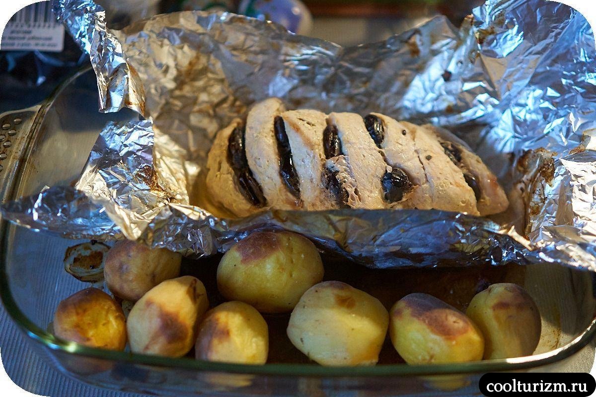 Мясо с черносливом в духовке фольга