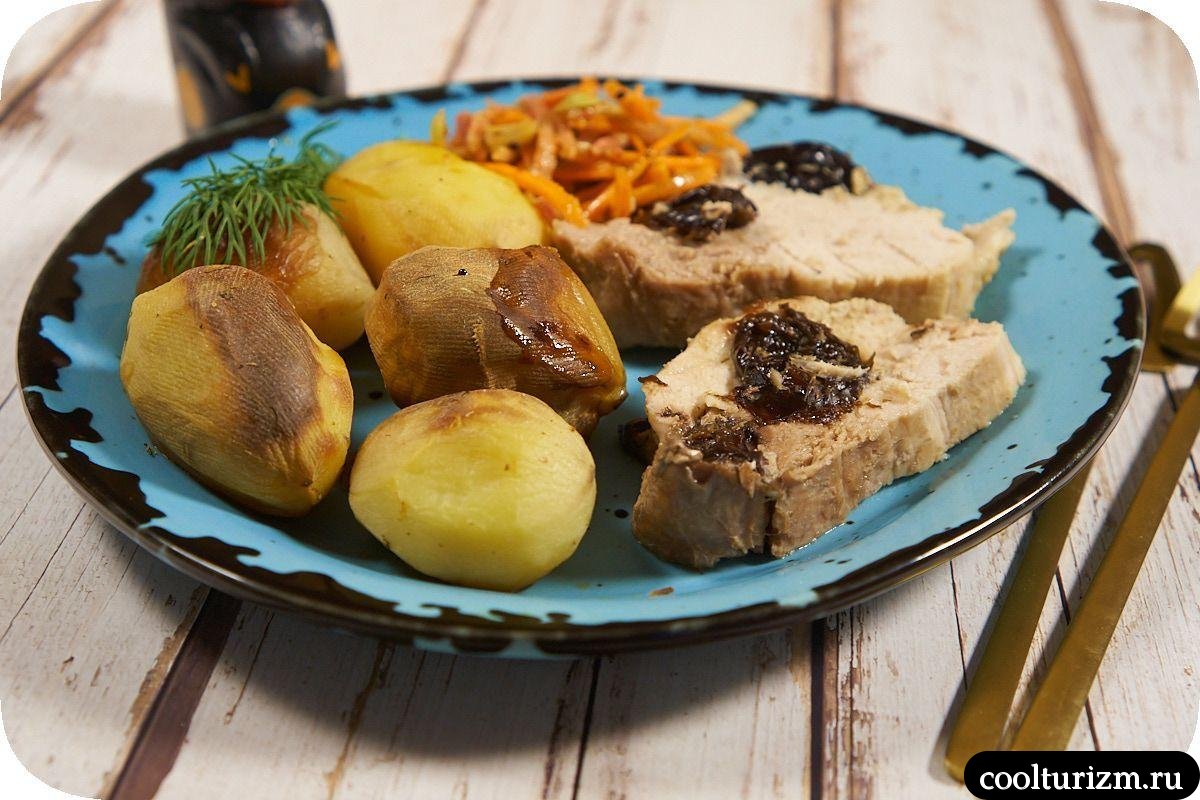 Мясо с черносливом в духовке