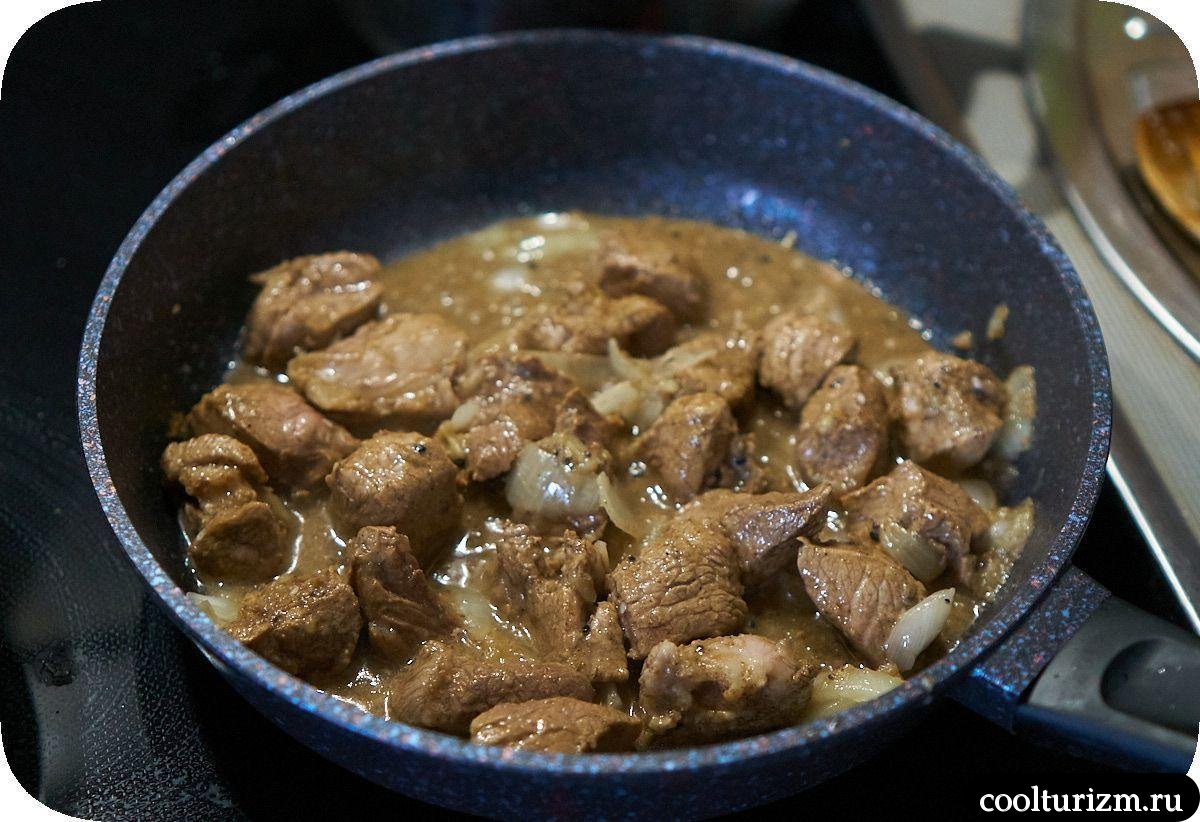 Мясо с киви жарка на сковороде