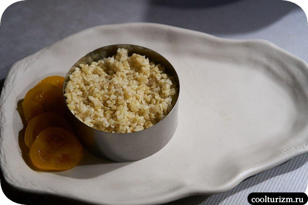Мясо с морковью в томатном соусе с булгуром