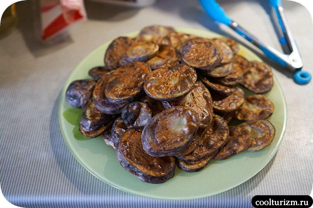 Чипсы из фиолетовой картошки на гриле