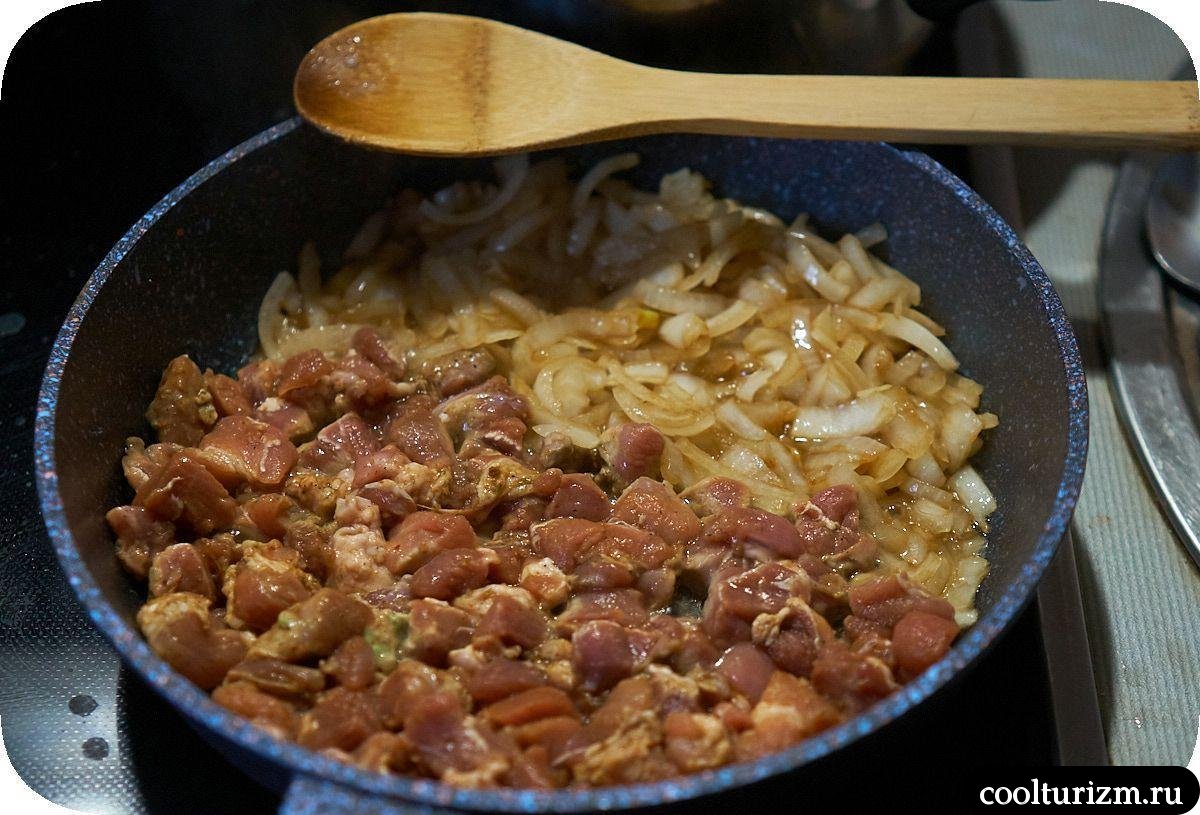 Мясо в сливочном соусе с зеленой гречкой как готовить