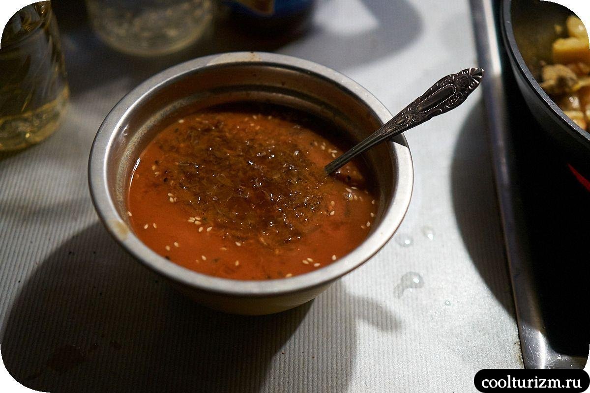 Мясо с морковью в азиатском томатном соусе 