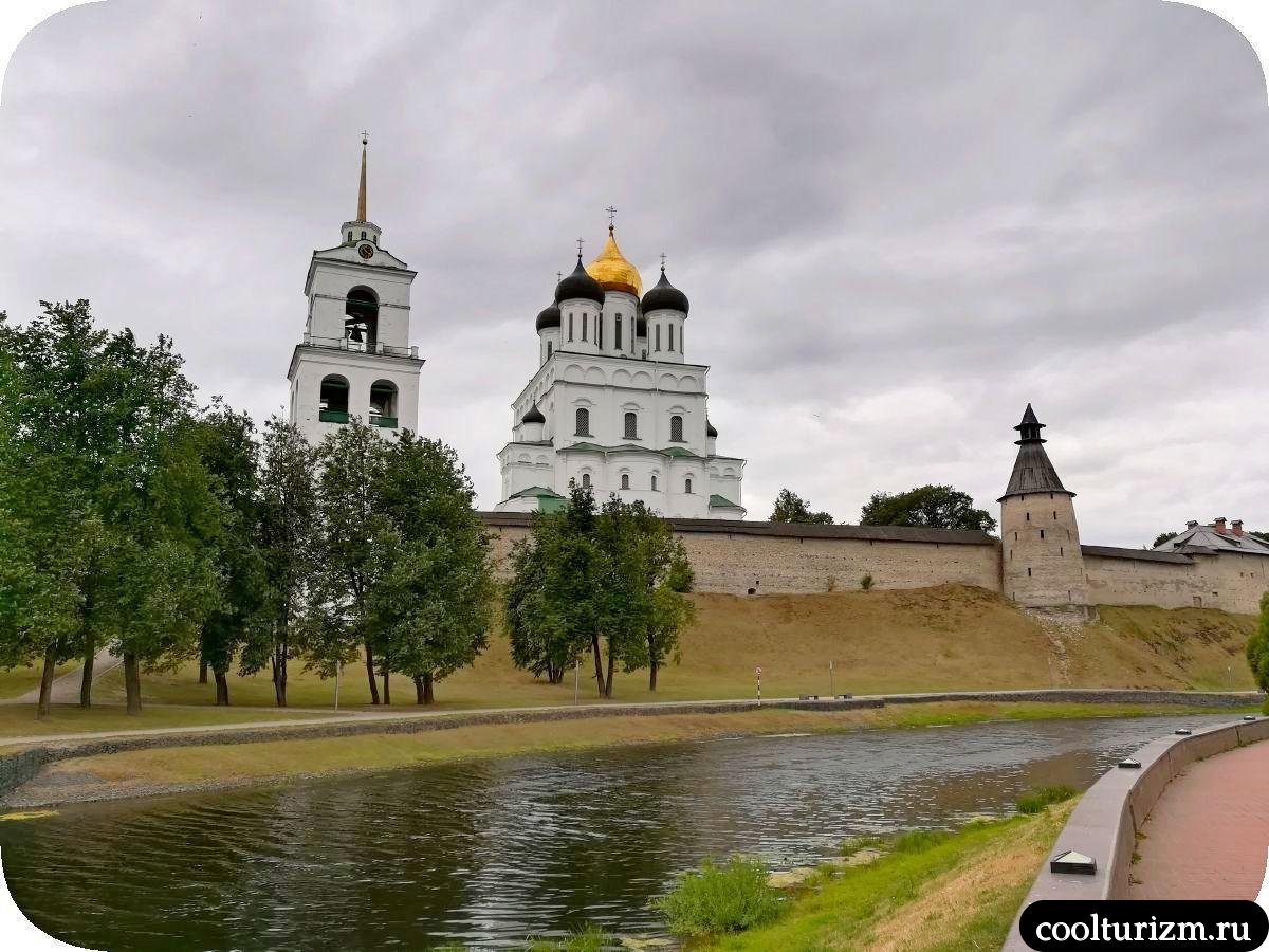 вид на псковский кремль с запсковья