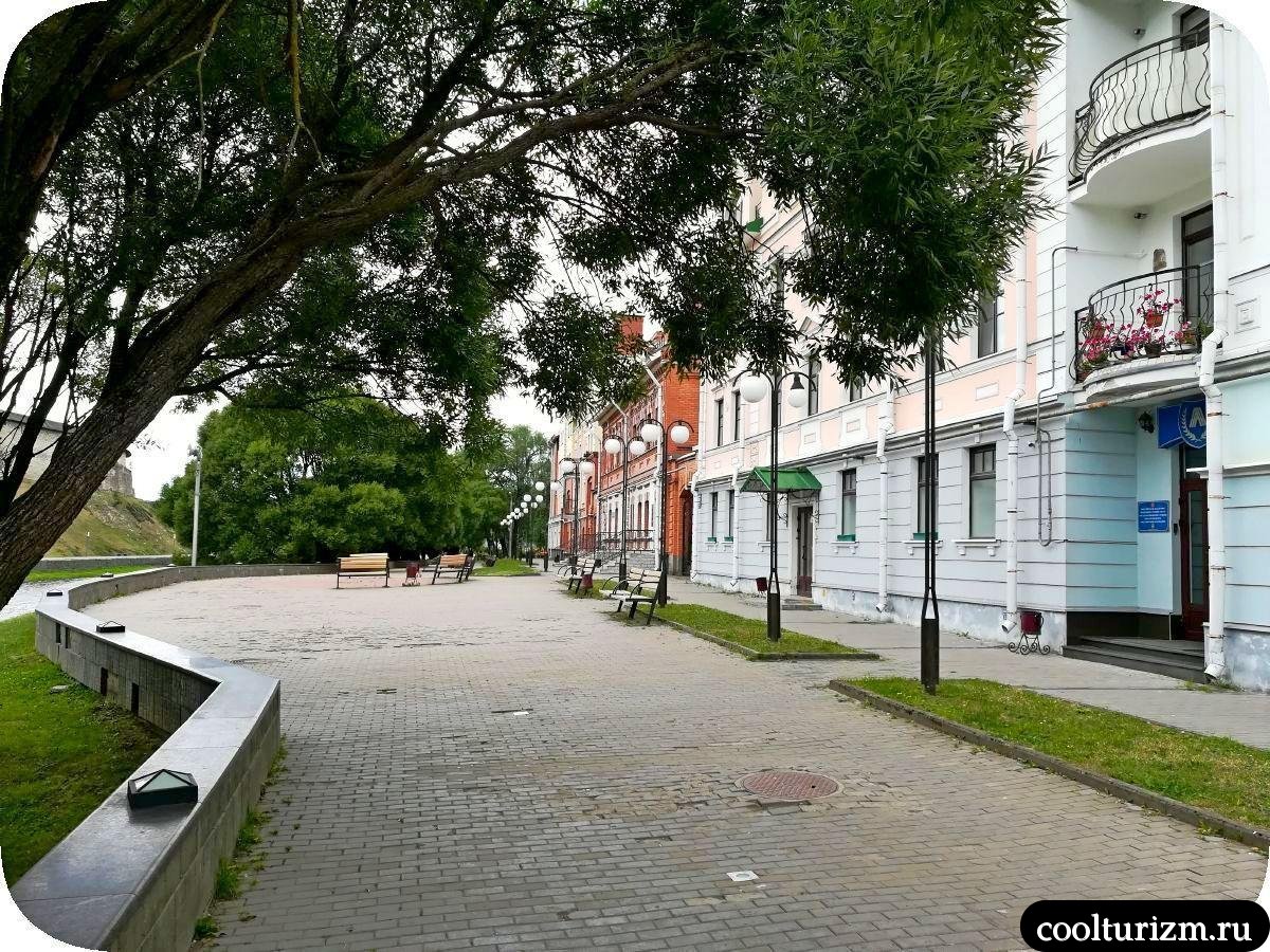 Золотая набережная Псков новострой под купеческие дома 19-го века