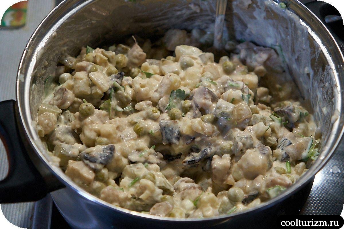Салат картофельный с селедкой