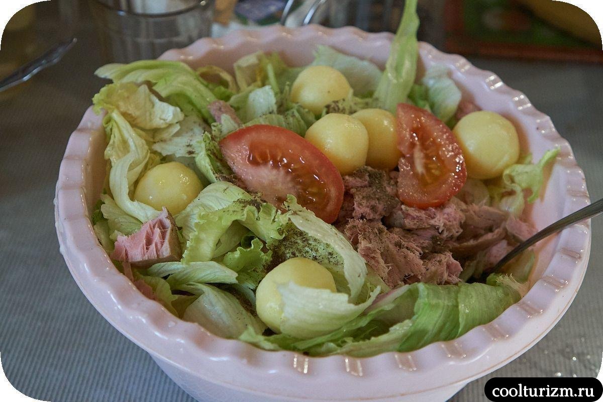 Салат с тунцом и помидорами как готовить