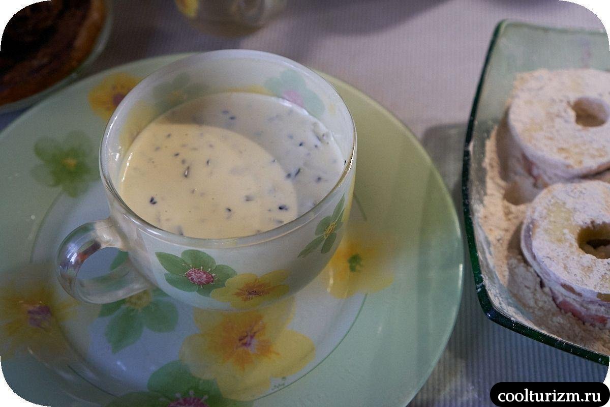 Рецепт жареных яблок с колбасками на сковороде