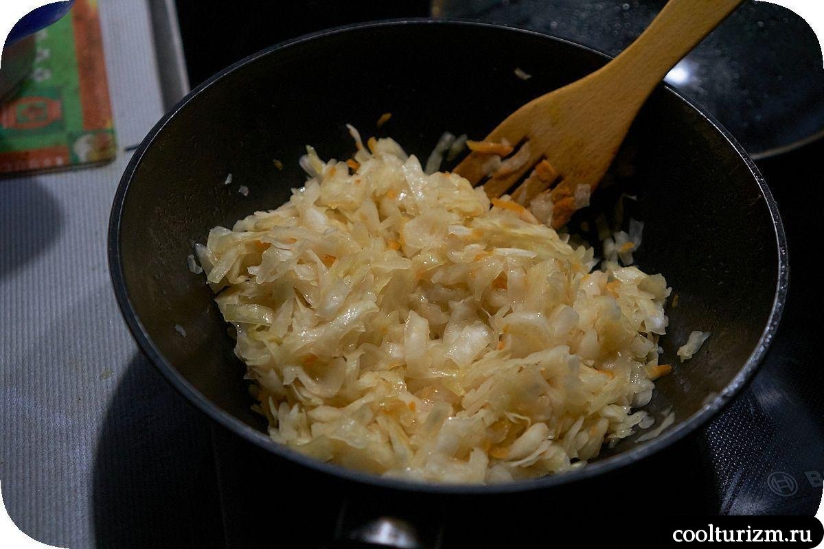 Тушеная квашеная капуста с яблоком