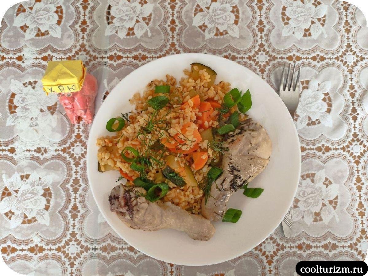 Булгур с куриной голенью и кабачками