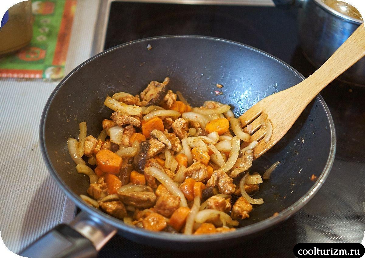 Нут в томатном соусе с мясом и овощами как готовить
