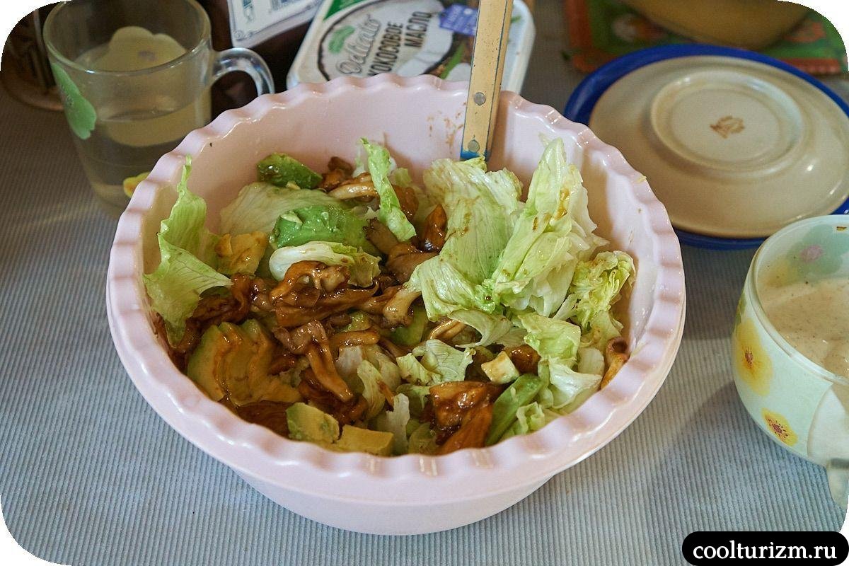 Вкусный салат с креветками и авокадо как готовить