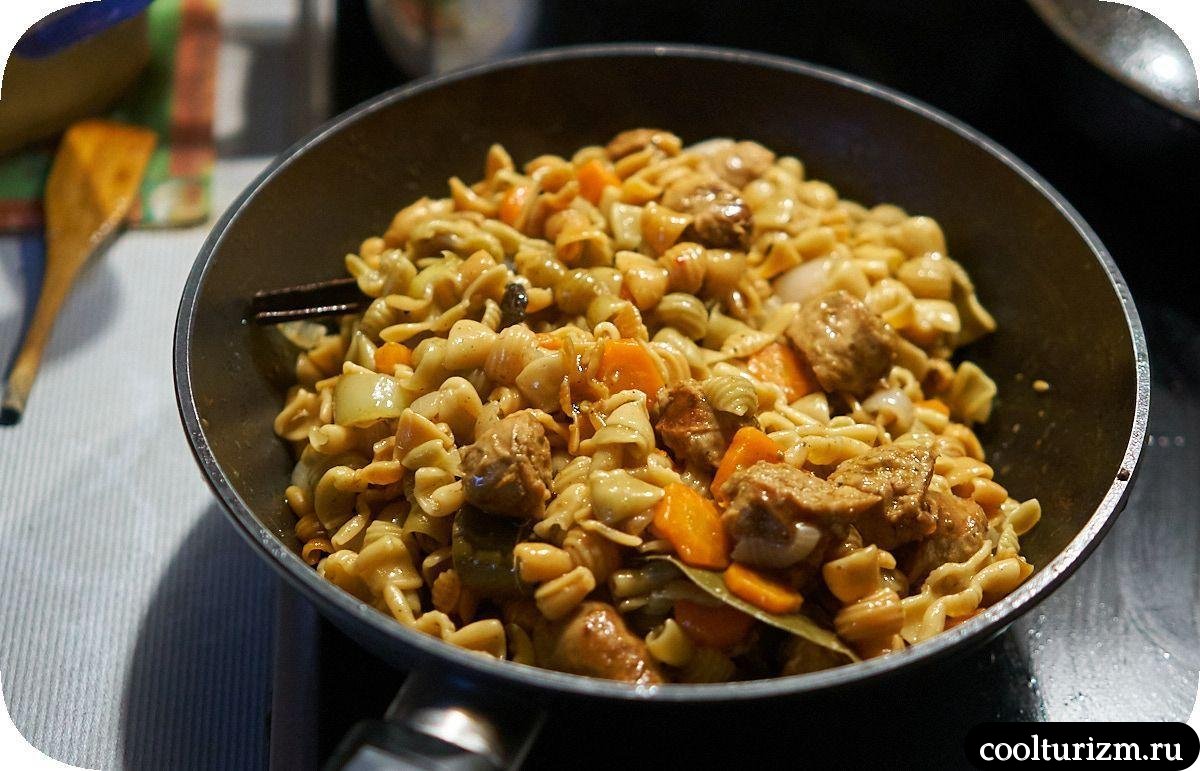 Макароны триколлини с колбасками и специями как готовить