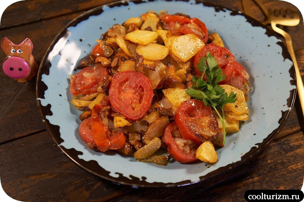 Лисички жареные с репой и помидорами